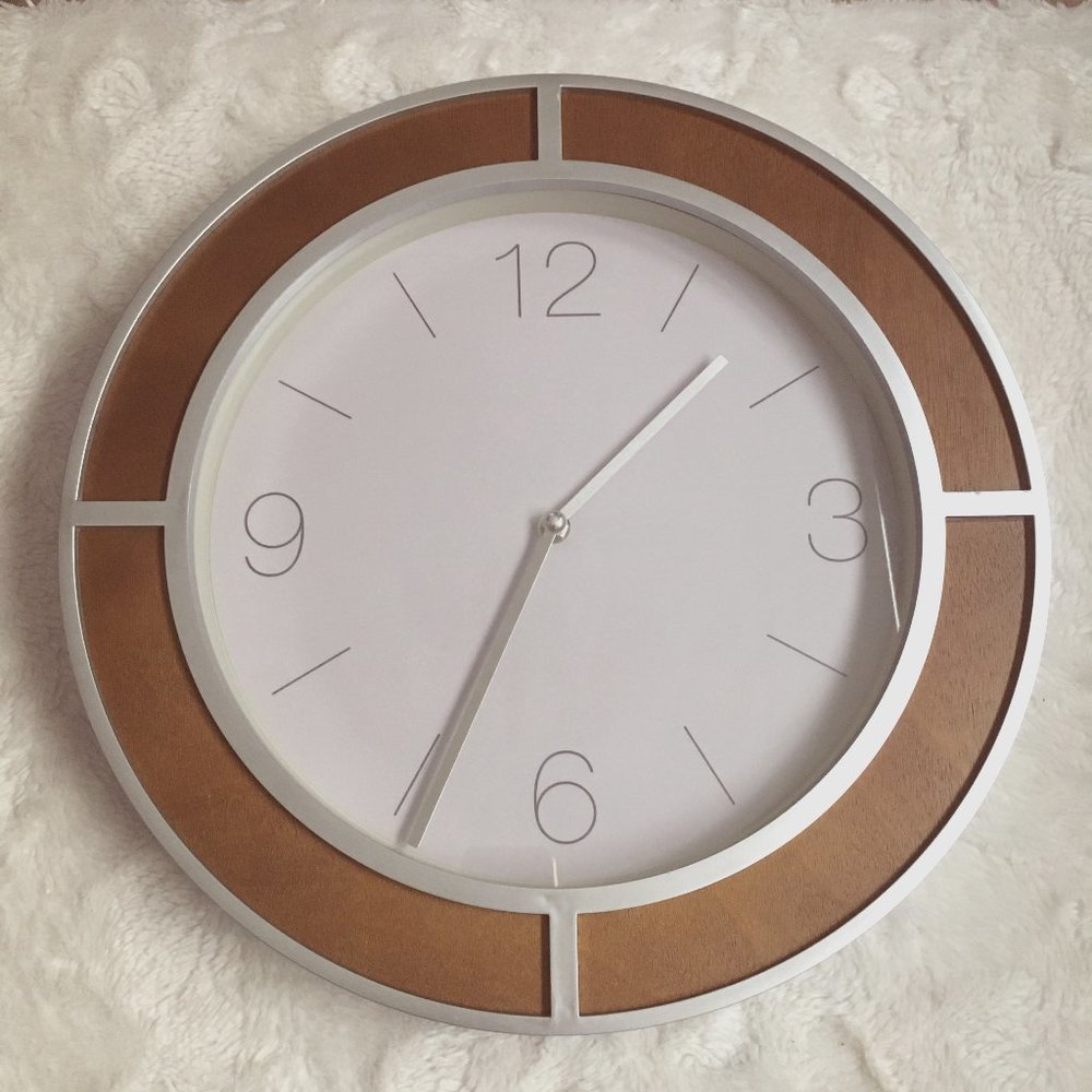 Kiera Grace Sterling Maple Wood Grain Minimalist Wall Clock Scandi Modern 16"